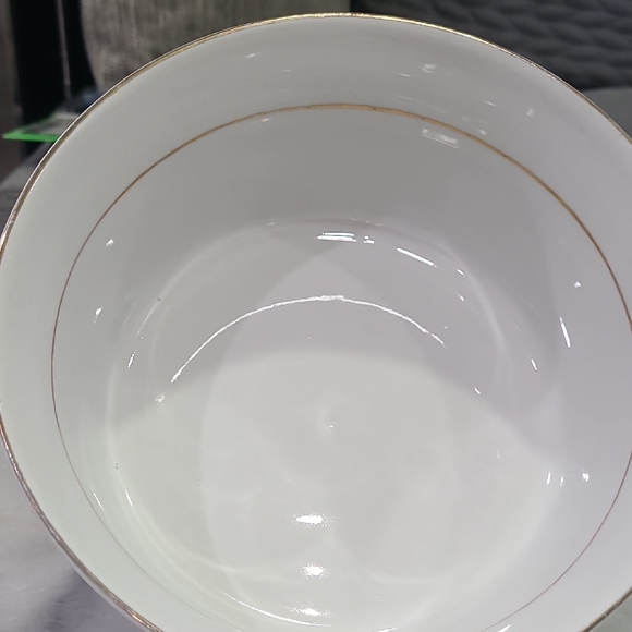 Elegant White Ceramic Baking Bowls - Picture 5 of 9